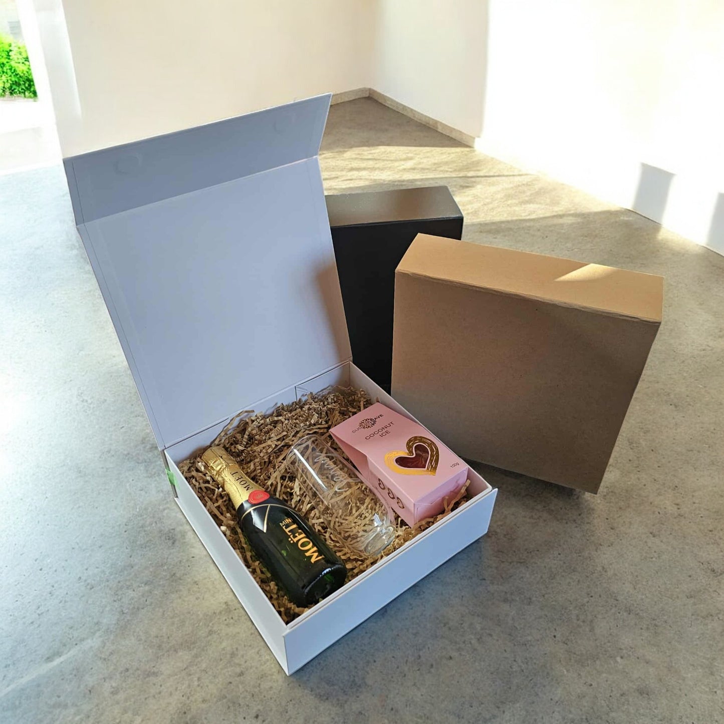 Magnetic Closure Gift Box - Medium